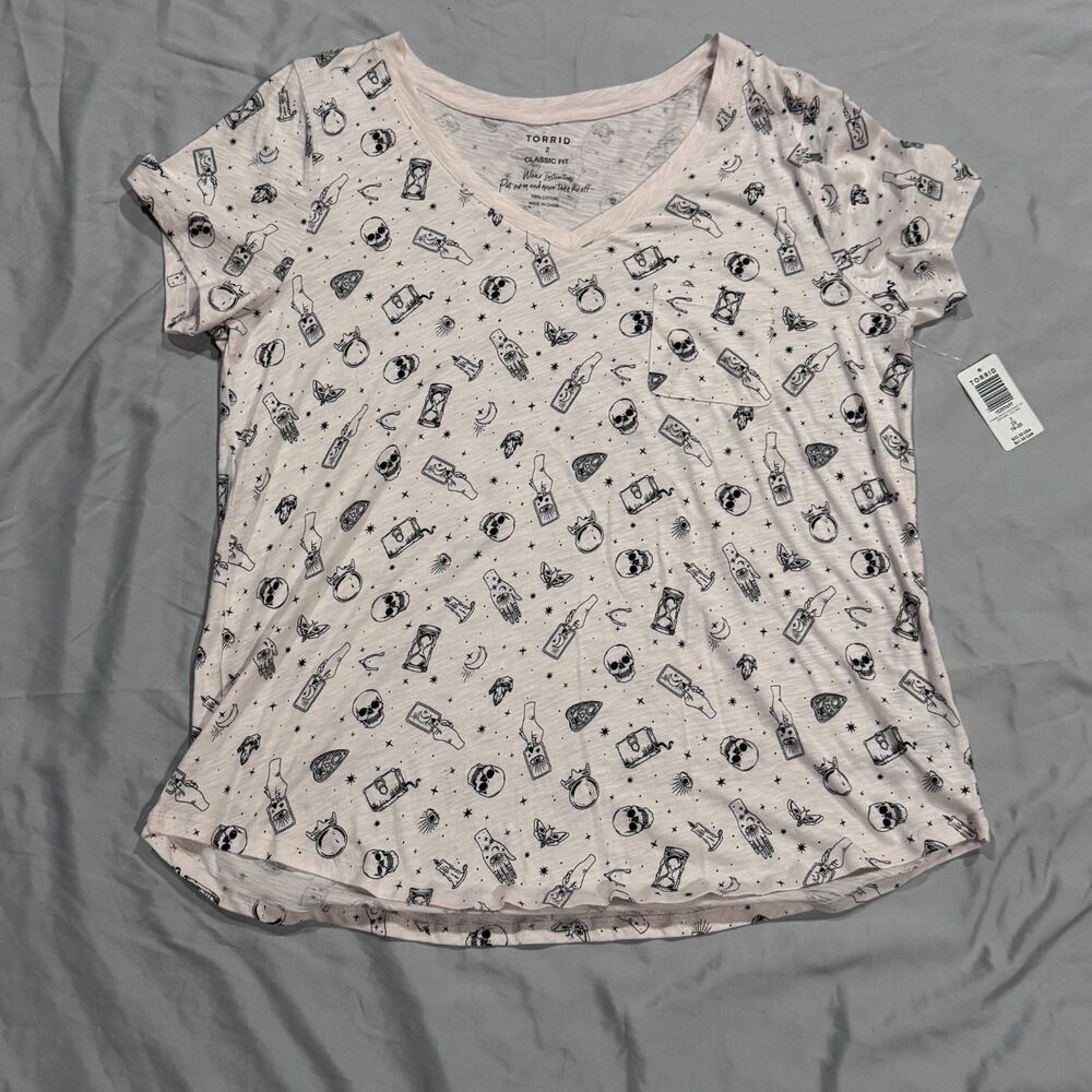 Torrid Pale Pinkl Mystic Tarot Witchy Skull Hourglass Pocket T-Shirt NWT Size 2